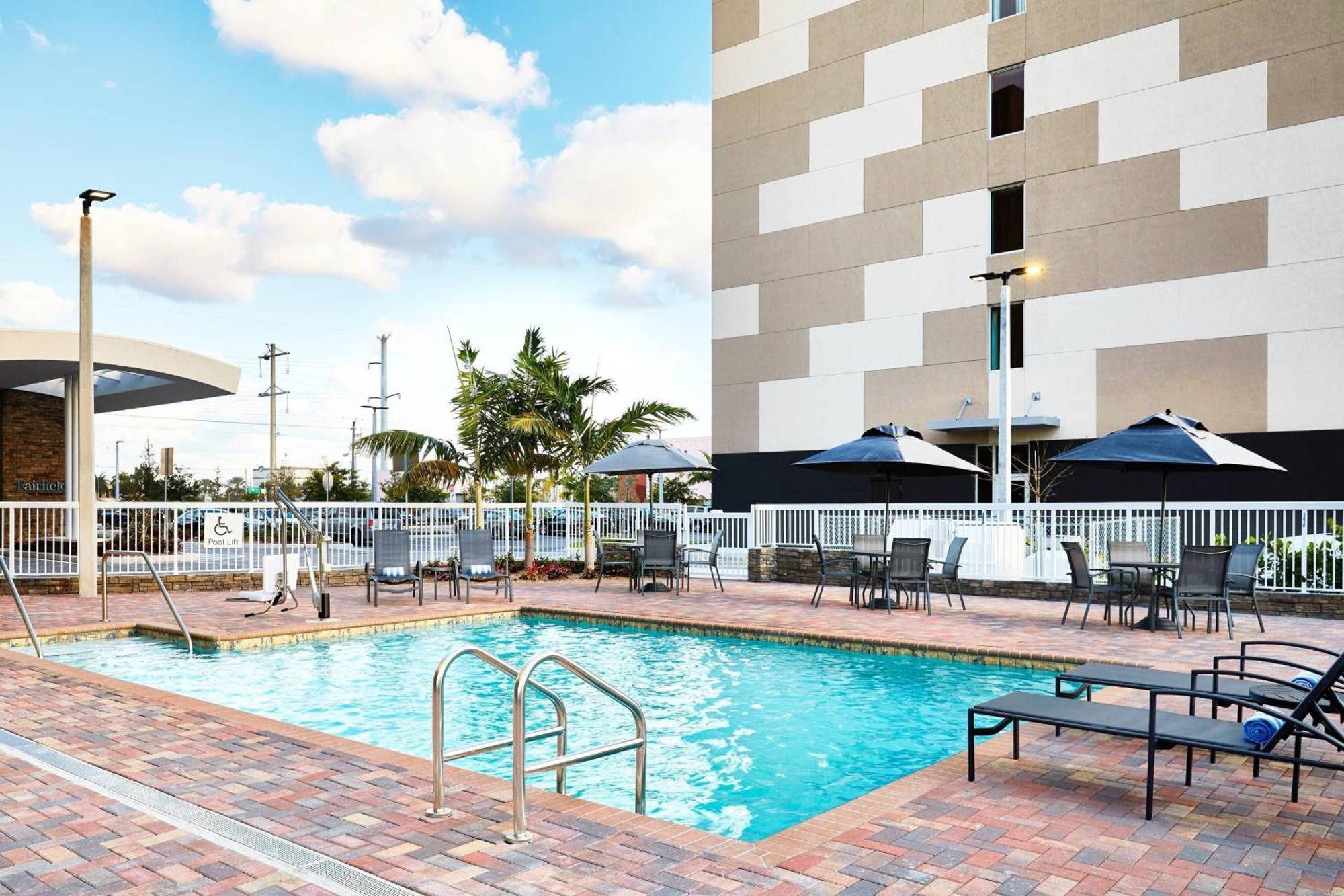 Fairfield Inn & Suites By Marriott Miami Airport West/Doral Exteriör bild